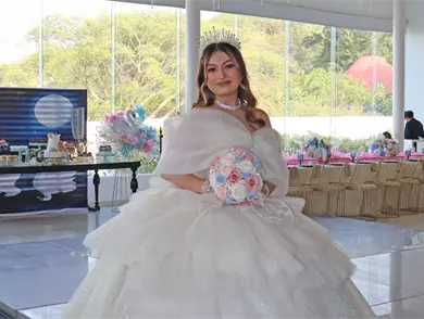 Victoria festeja con elegancia