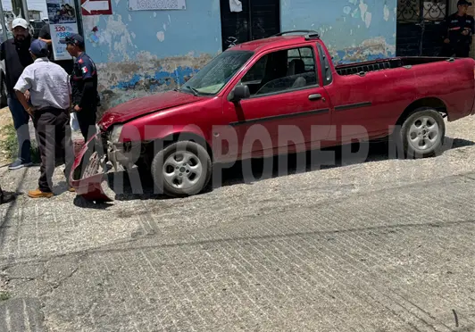 Se estrellan camionetas en cruce del barrio El XXV