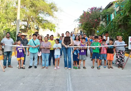 Valeria Rosales inaugura calle en Paso Trapiche