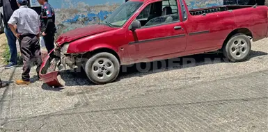 Se estrellan camionetas en cruce del barrio El XXV