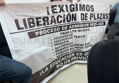 Protestan docentes en educación; quieren plazas
