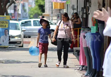 Reconocen a las madres en su día