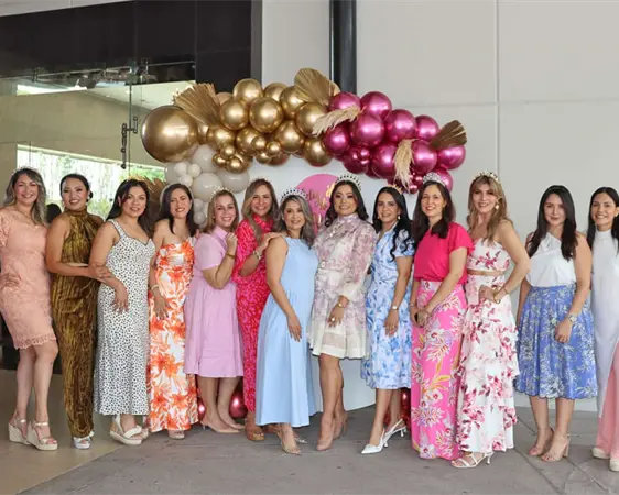 ¡Festejan a lo grande a mamá!