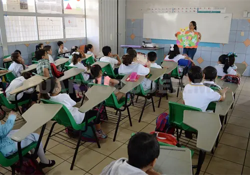 Respaldan ratificación de calendario escolar