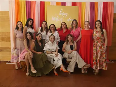 Celebrando a las mamás del colegio