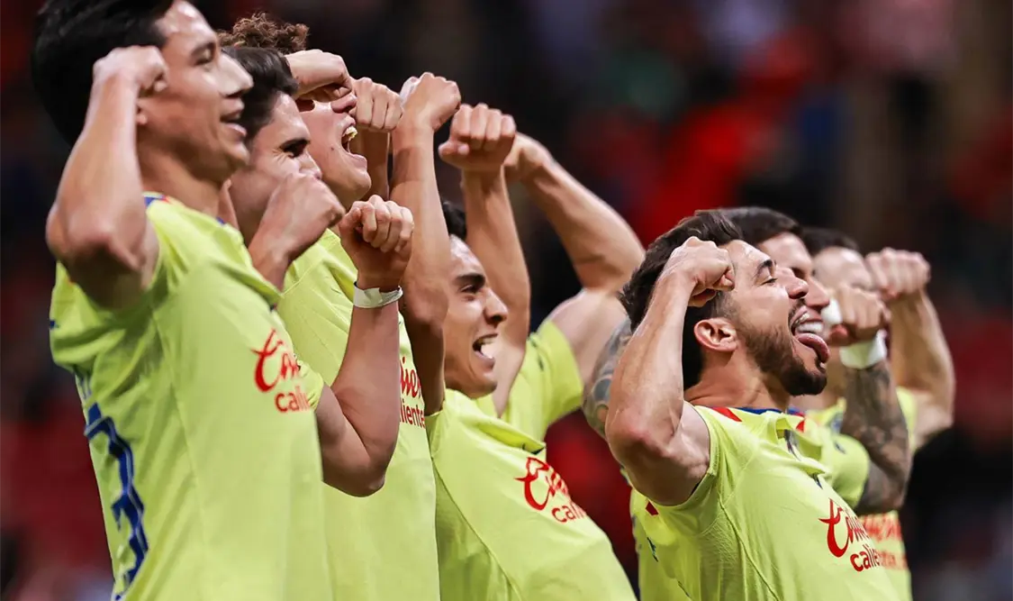 El equipo apoyó a su capitán y distintos jugadores dejaron palabras de ánimo para el artillero. Agencias