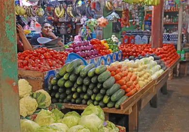 Se disparan precios de frutas y verduras