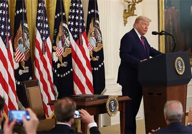 Trump desiste del fondo millonario
