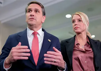 Nominan a Todd Blanche para fiscal general interino