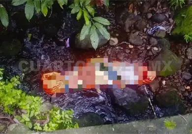 Localizan cuerpo envuelto en lona
