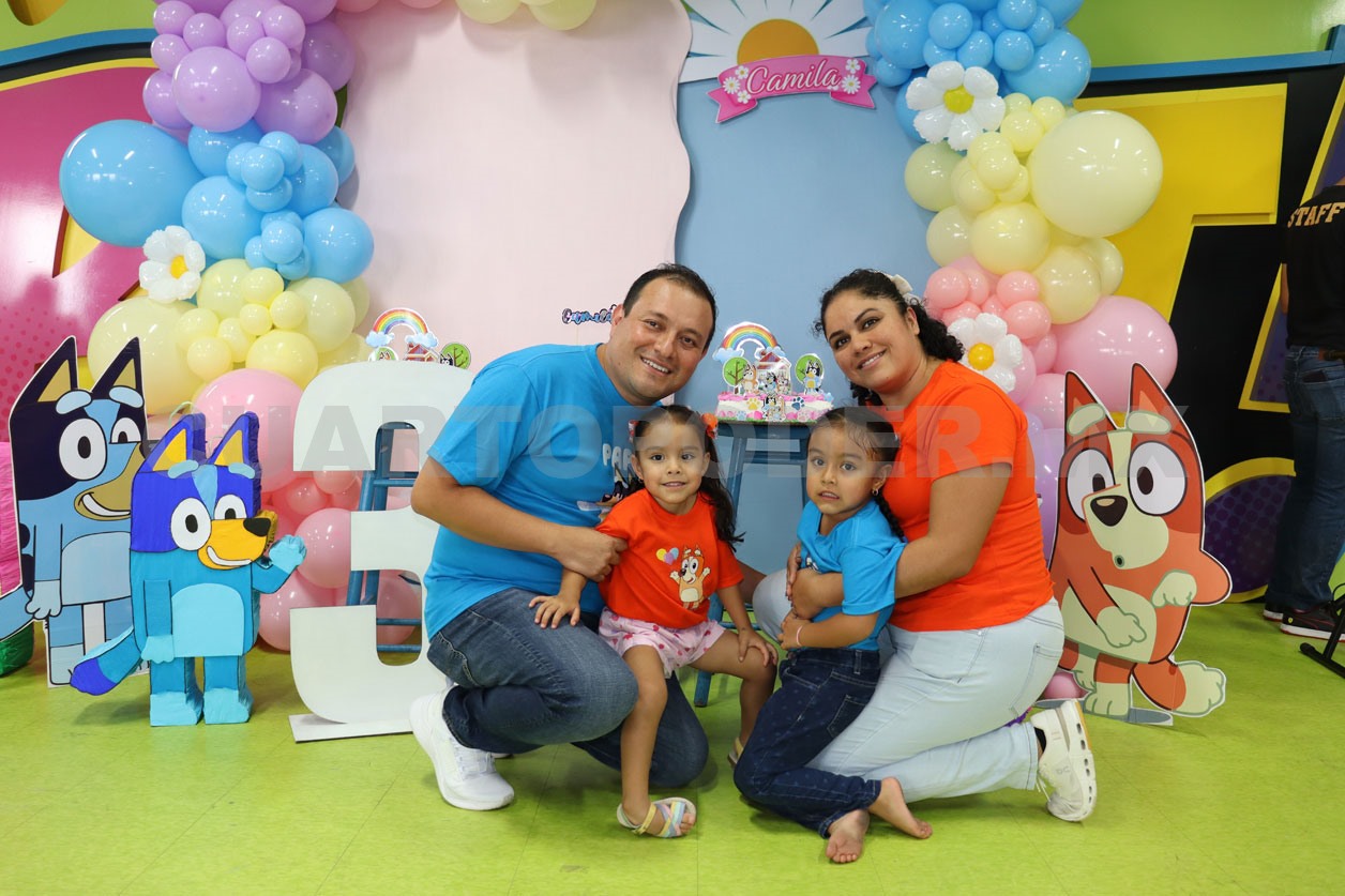Tres años de aventuras para Camila