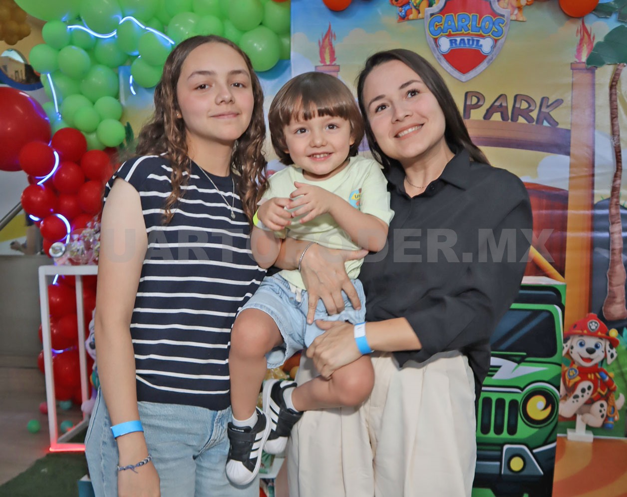 Carlos Raúl y su fiesta jurásica