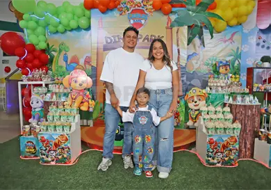 Carlos Raúl y su fiesta jurásica Carlos Raúl y su fiesta jurásica