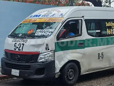 Embiste colectivo a motorista y lo manda al hospital