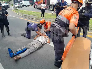Arrollan a peatón en la Costera y resulta lesionado