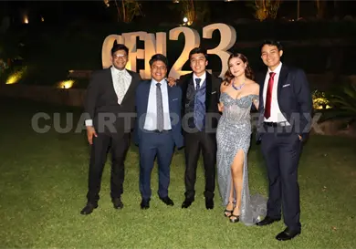 La generación 23 lanza el birrete