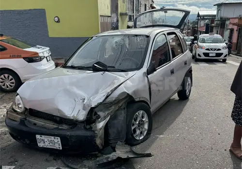 Pick up se estampa contra un compacto