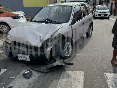 Pick up se estampa contra un compacto