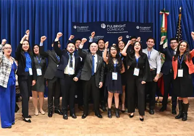 Trece egresados de UNAM reciben beca