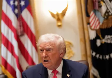 Trump anuncia acuerdo de paz con Irán; abren Ormuz