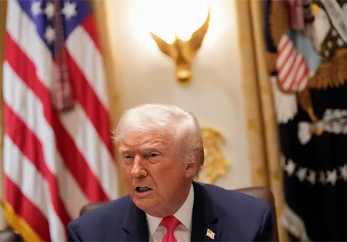 Trump anuncia acuerdo de paz con Irán; abren Ormuz