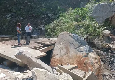 Derrumbes dañan línea de captación de agua en la ciudad
