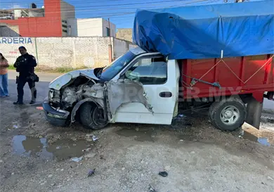 Dos menores heridos al colisionar contra poste
