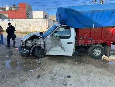 Dos menores heridos al colisionar contra poste