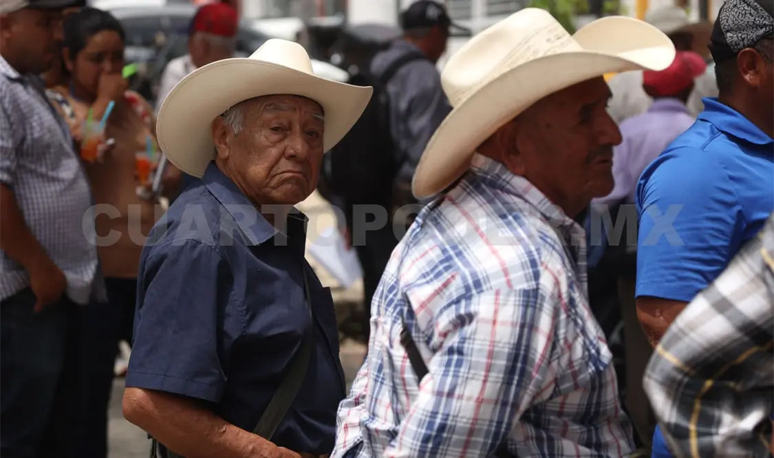 Se manifestaron a las afueras del PJF en Tuxtla Gutiérrez. Carlos López / CP