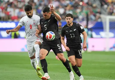 Reparten puntos Irán y Nueva Zelanda en su debut