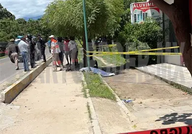 Muere estudiante en accidente de moto