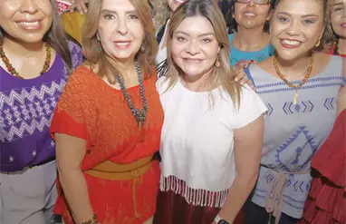 Organizan con éxito Expo Mercadito