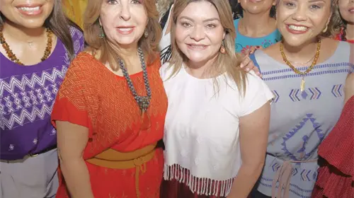 Organizan con éxito Expo Mercadito