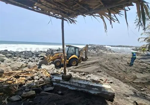 Atienden zona afectada por mar de fondo