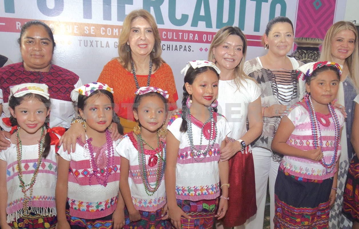 Organizan con éxito Expo Mercadito