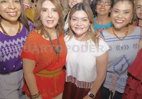 Organizan con éxito Expo Mercadito