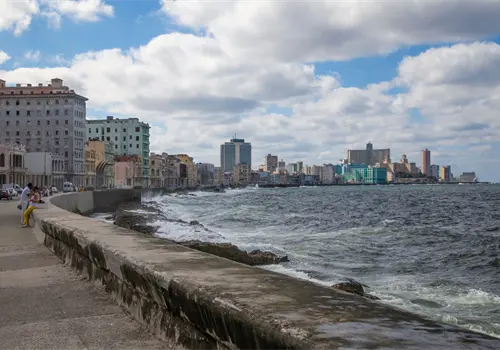 Cuba impulsa reforma económica en 70 años