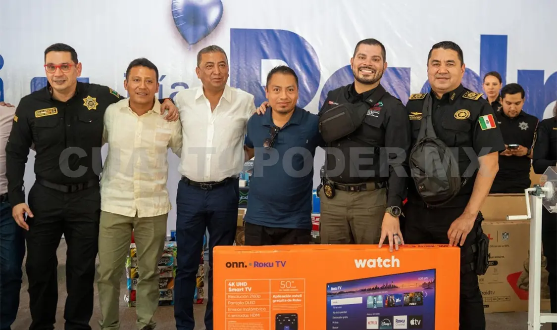 El secretario de Seguridad del Pueblo, Óscar Alberto Aparicio Avendaño, festejó a los papás policías de Chiapas. CP