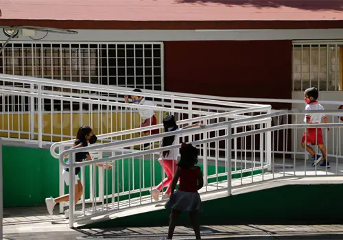 Escuelas cumplirán con  metas del calendario