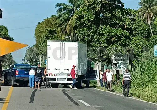 Carambola en carretera por no guardar la distancia
