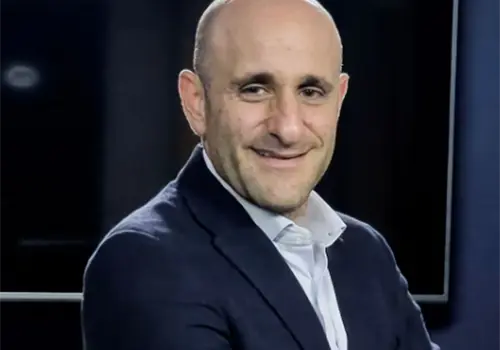Alberto Lati, de la crónica al doblaje