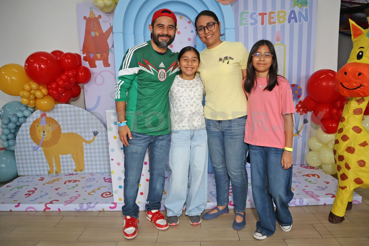 Esteban, feliz en su primer añito