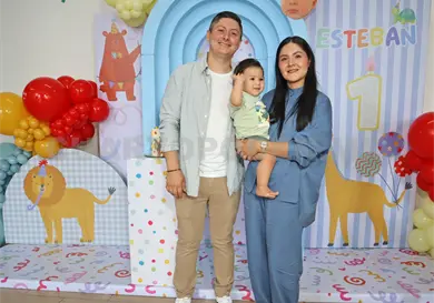 Esteban, feliz en su primer añito