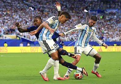 Argentina supera a Cabo Verde en un dramático duelo