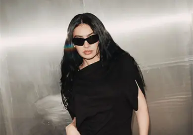 Charli XCX se expone al riesgo de amar