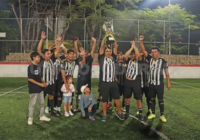 Leyendas C. A. se proclaman monarcas