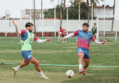 Gemelos Espinosa refuerzan a Delfines