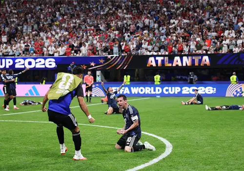 Argentina jugará la final tras agónica remontada