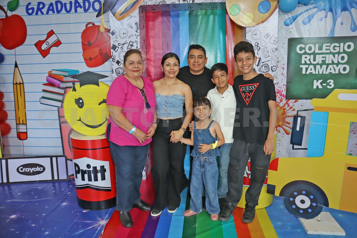 Peques terminan el kínder