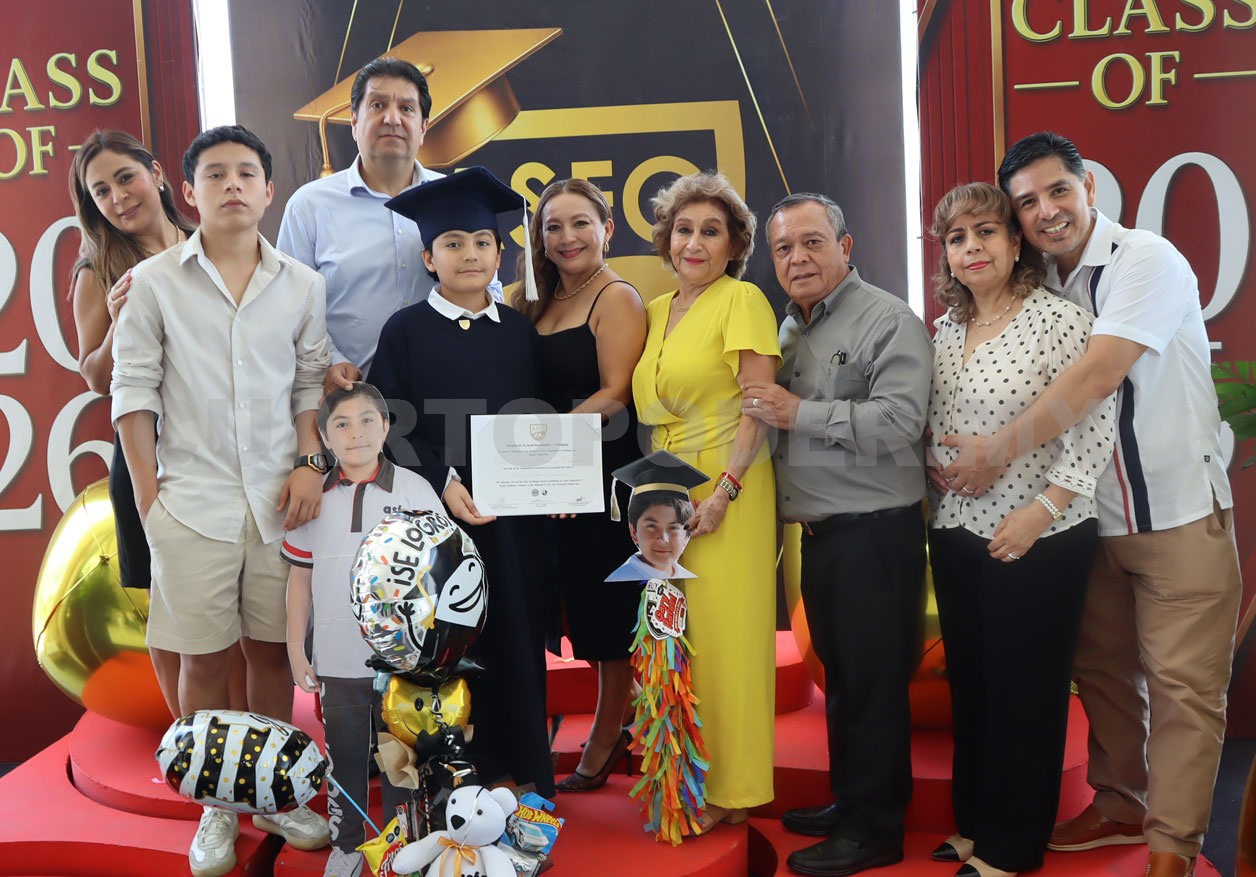 Primaria y secundaria se gradúan